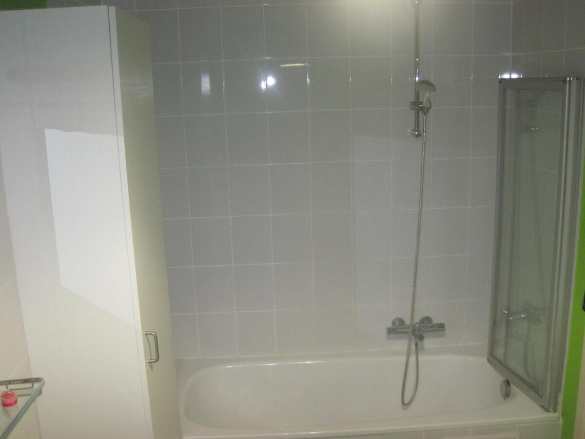 Ruim appartement mét garage. Uitstekende prijs-kwaliteit ! 