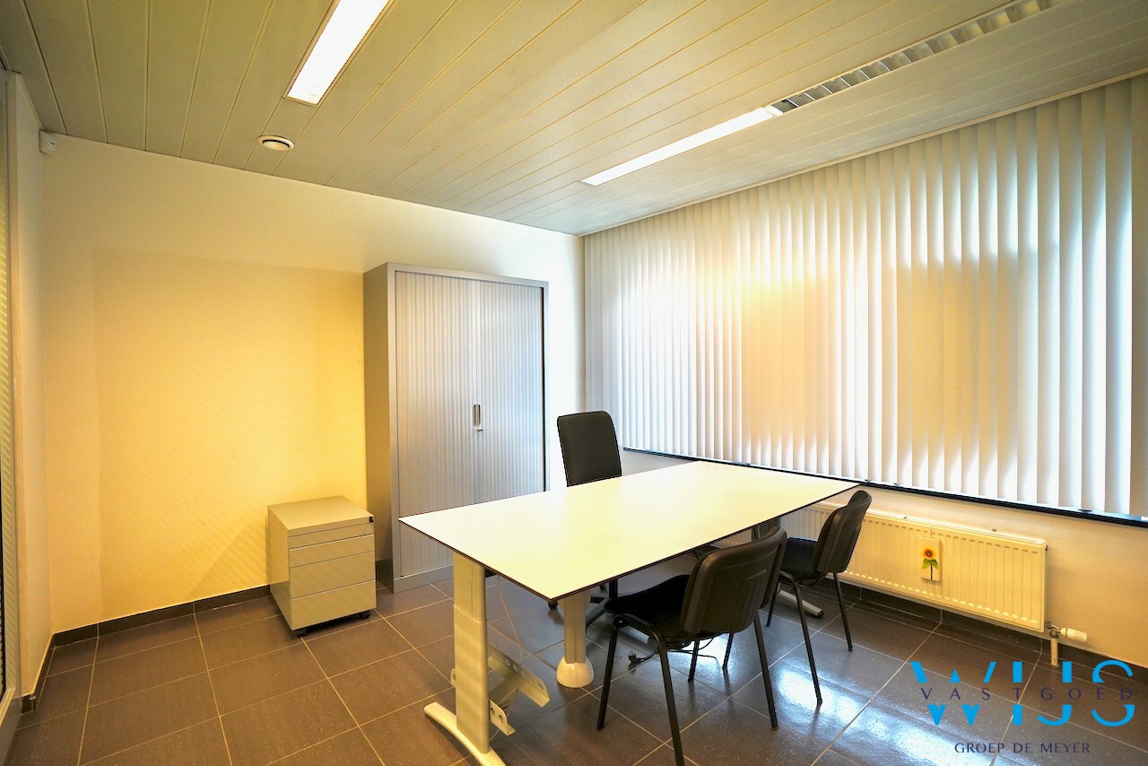 Volwaardig handelspand te Oosteeklo ! 