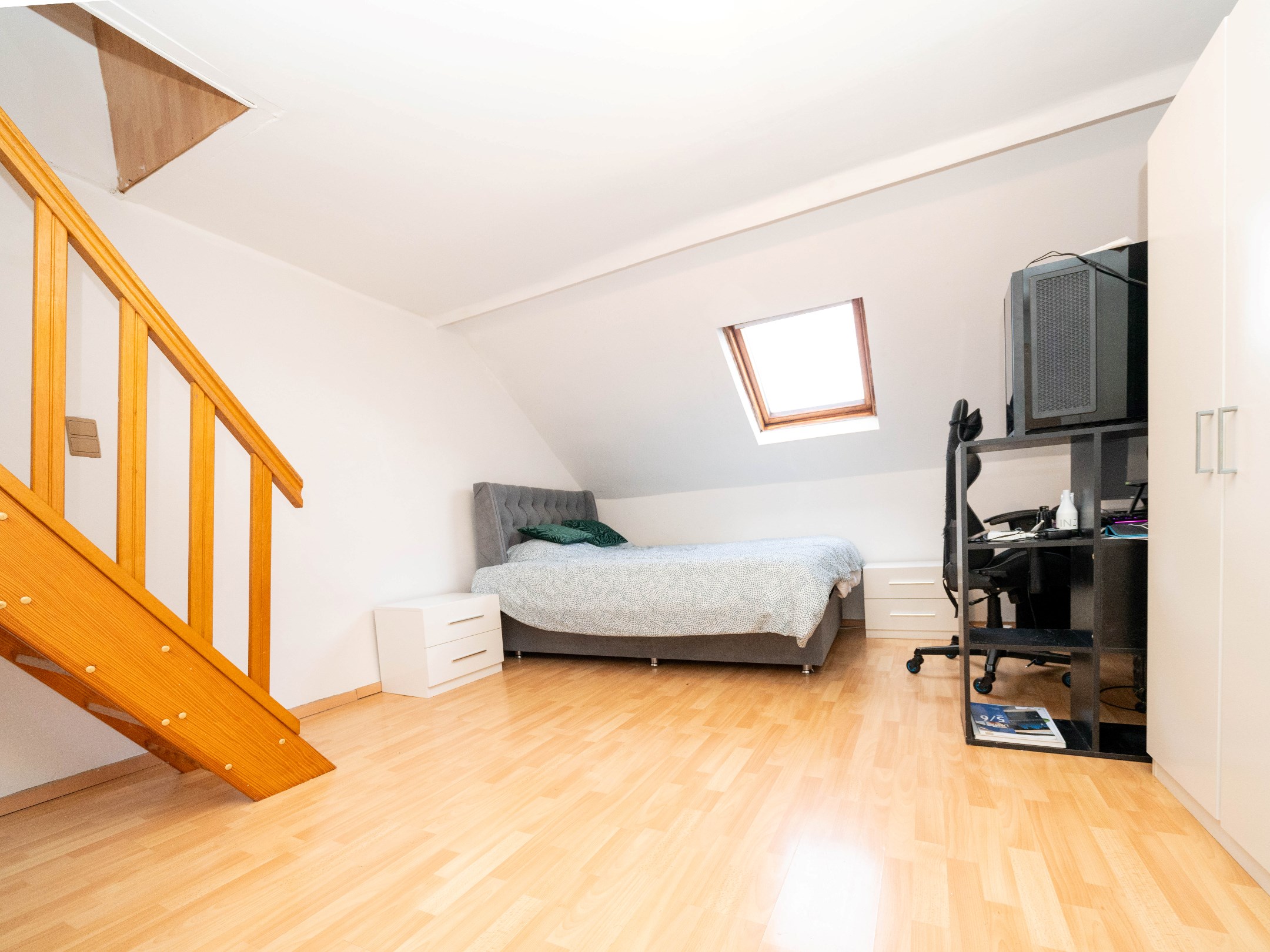 Ruime woning met 5 kamers, 4 badkamers en tuin 