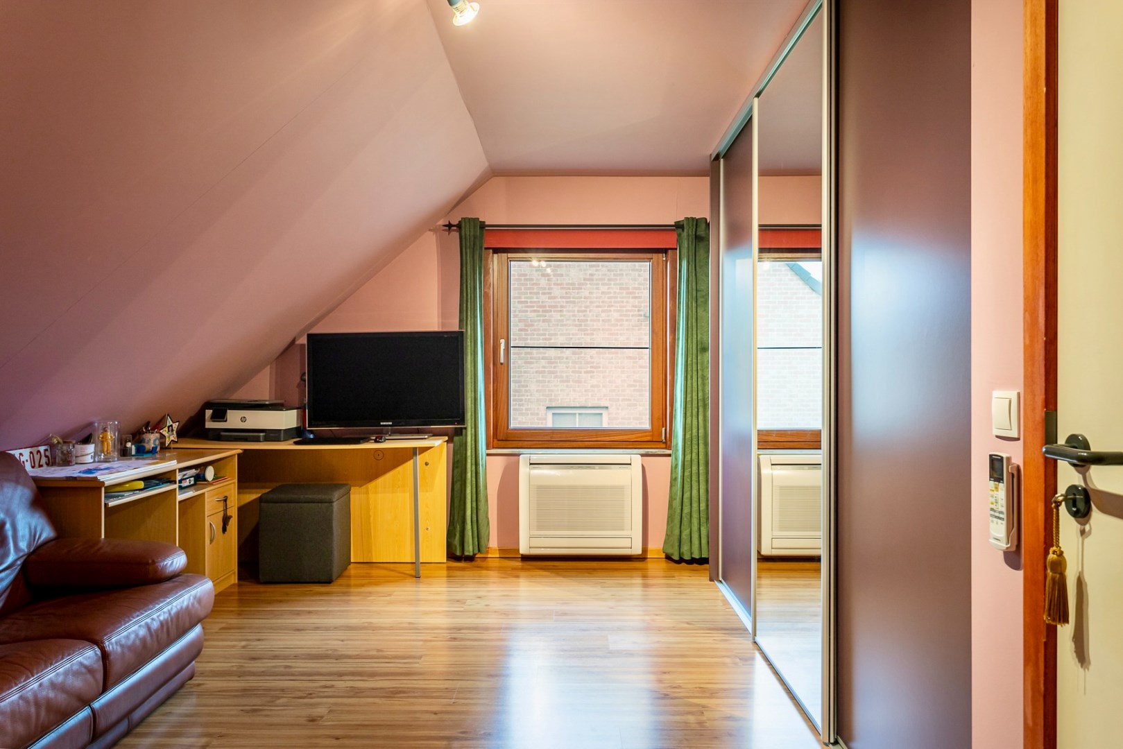 Instapklare woning met 3 slpks, garage, carport en tuin 