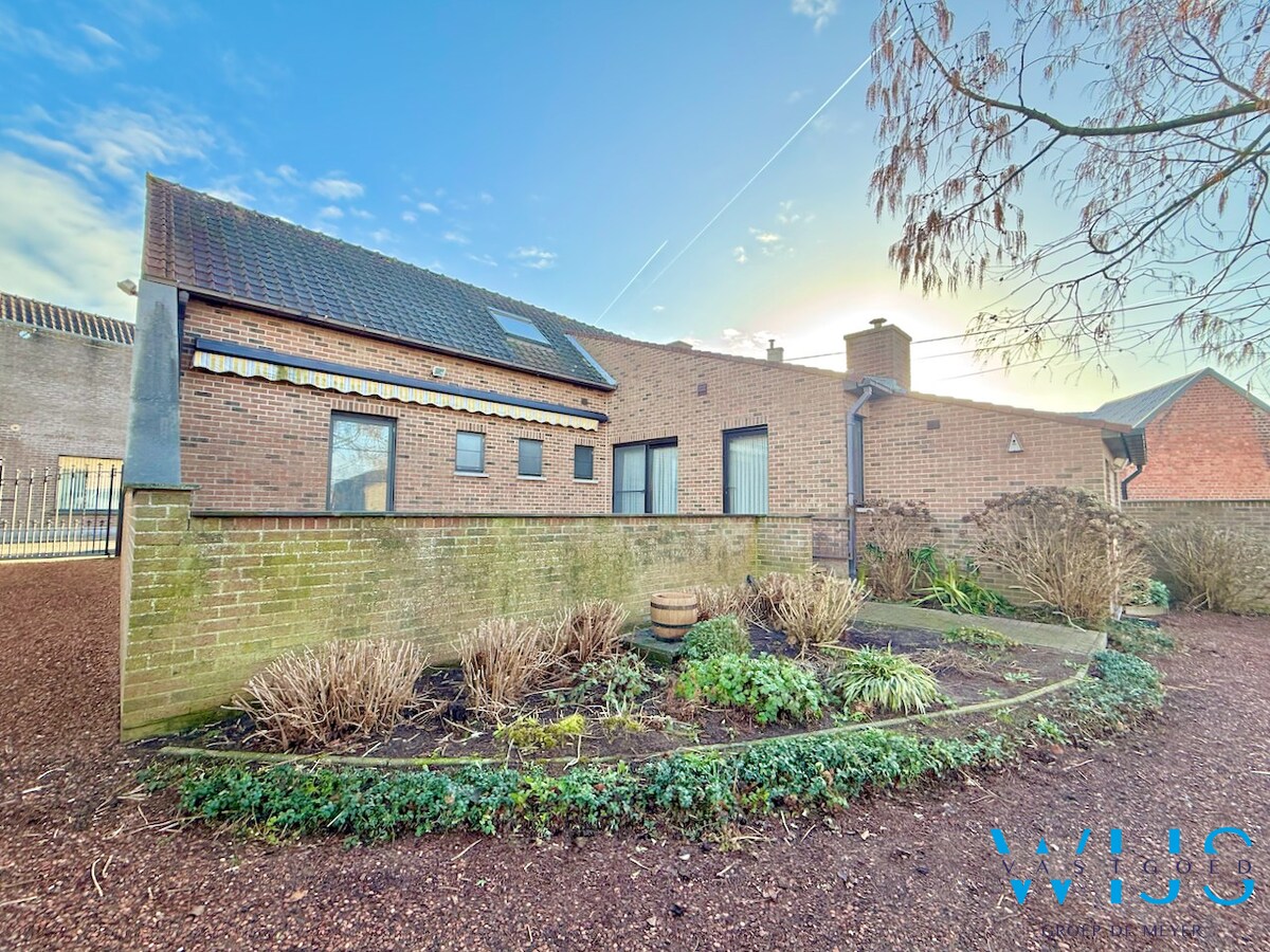 Super gezellig woonhuis met ruime garage te Boekhoute ! 