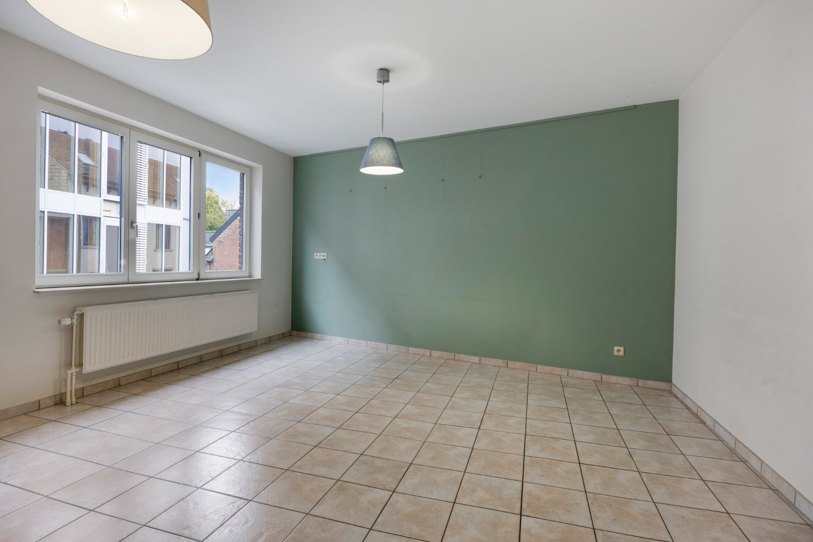 Appartement met 3 slaapkamers, autostaanplaats en terras in het centrum van Lubbeek – EPC 220 kWh/m² - bewoonbare opp. 182 m² 