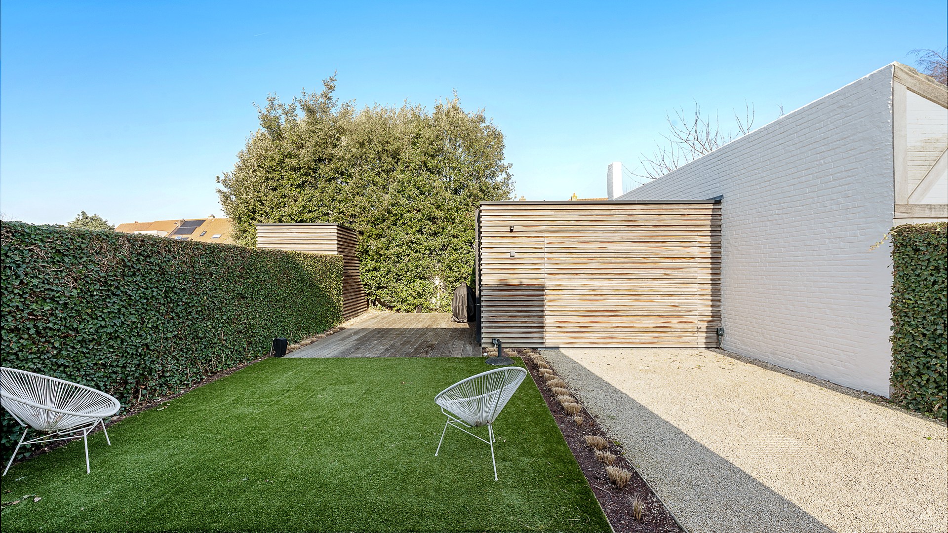 Centraal gelegen 3-gevelwoning in hedendaagse stijl – Bouwjaar 2014 