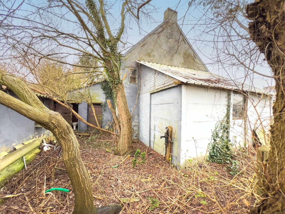 Volledig te renoveren HOB op unieke ligging te Vlierzele 