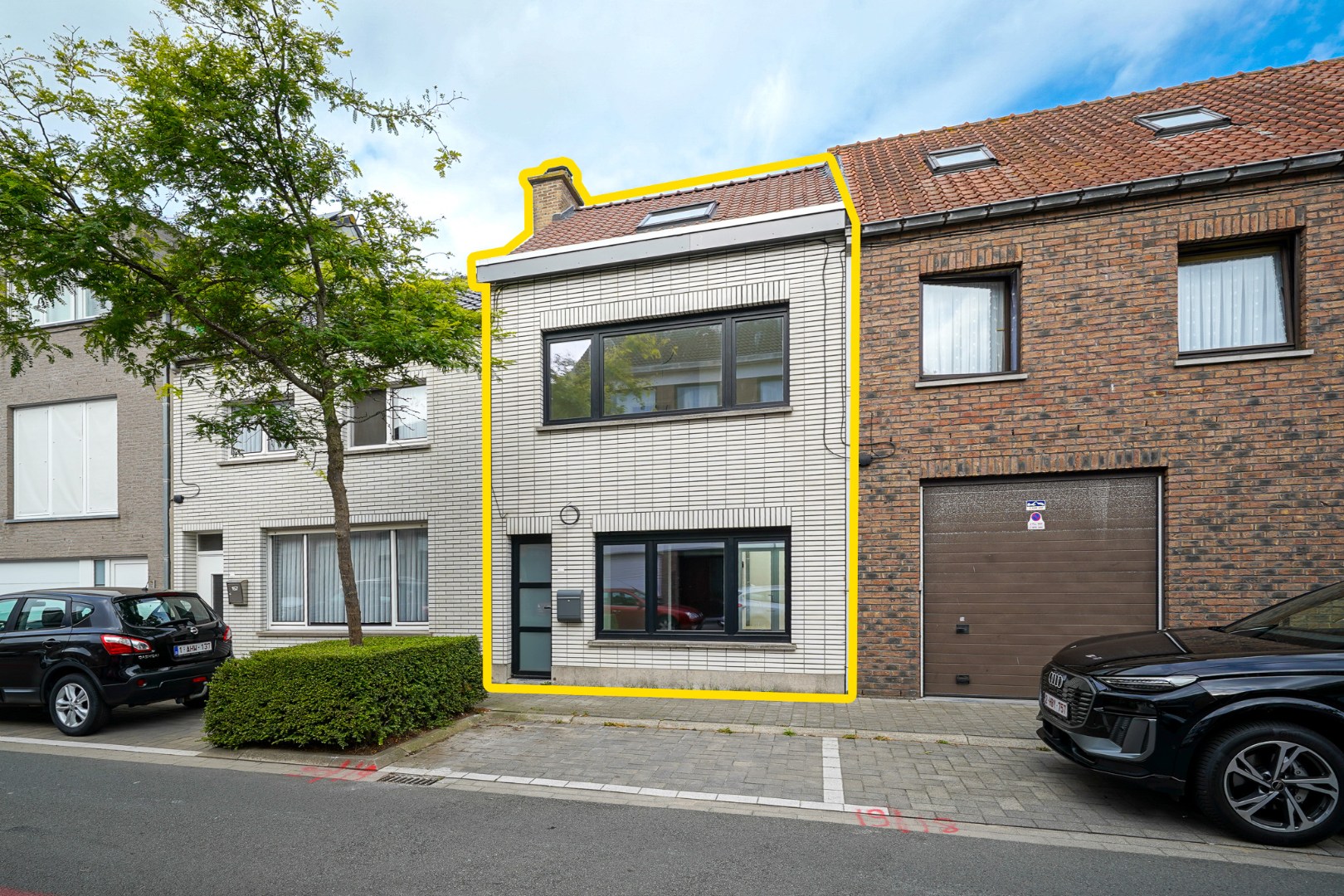 Volledig gerenoveerde rijwoning met 3 slaapkamers in Stene 