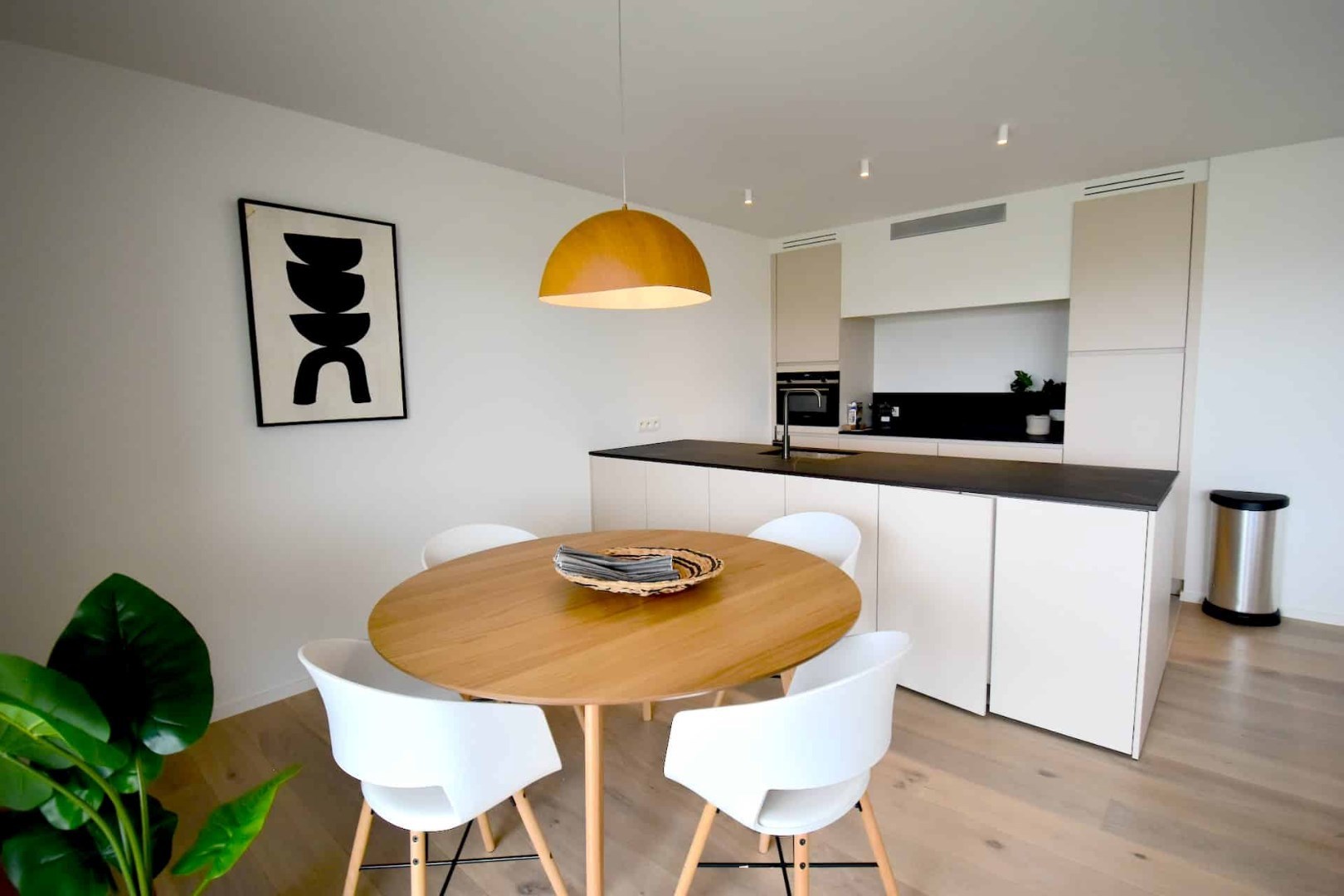 Volledig Ingericht 2 slaapkamerapp. met terras en staanplaats 