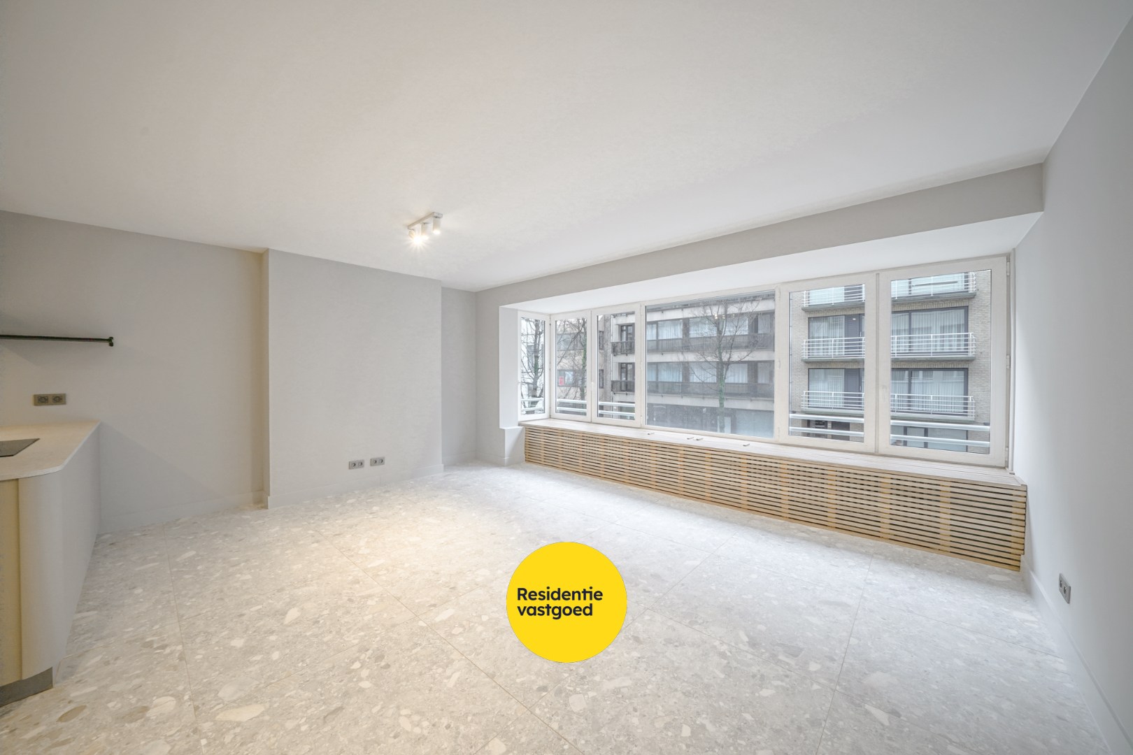 Gerenoveerd 2-slpk appartement met lift in Oostende 