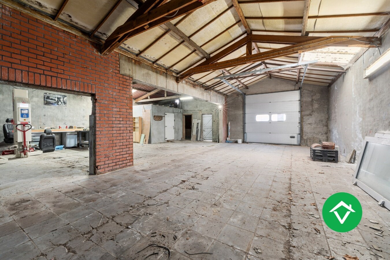 Instapklare woning met 4 slaapkamers en loods te Koekelare 