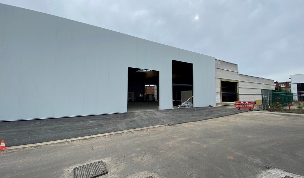 Gerenoveerde magazijnen te huur aan A12 in Wilrijk