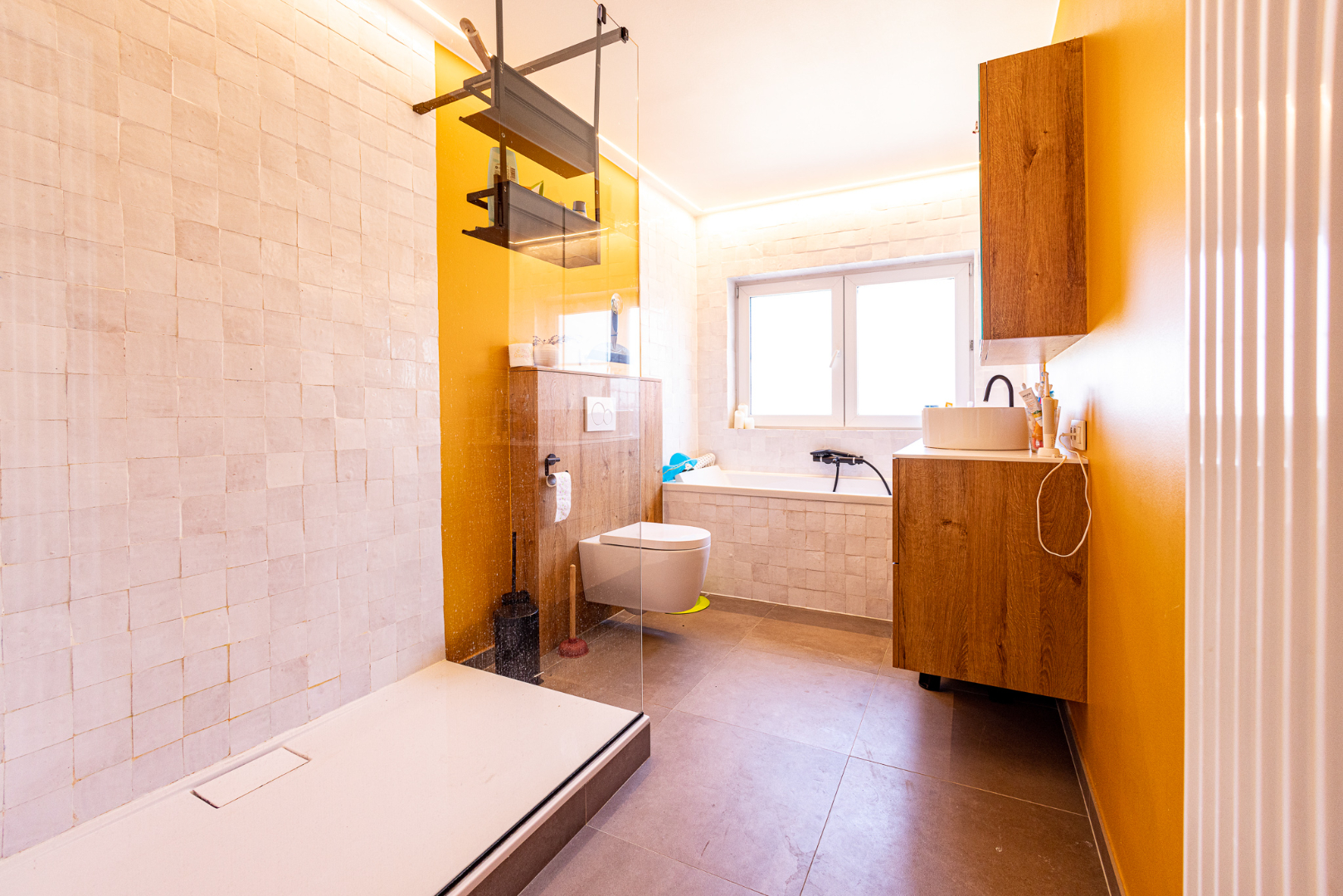 Ruime gerenoveerde gezinswoning op 1.384m² 4 slpks te Landegem 