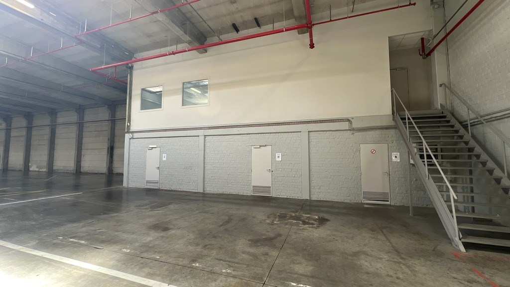 Opslagloodsen met buitenruimte te huur vlakbij afrit E17 in Sint-Niklaas