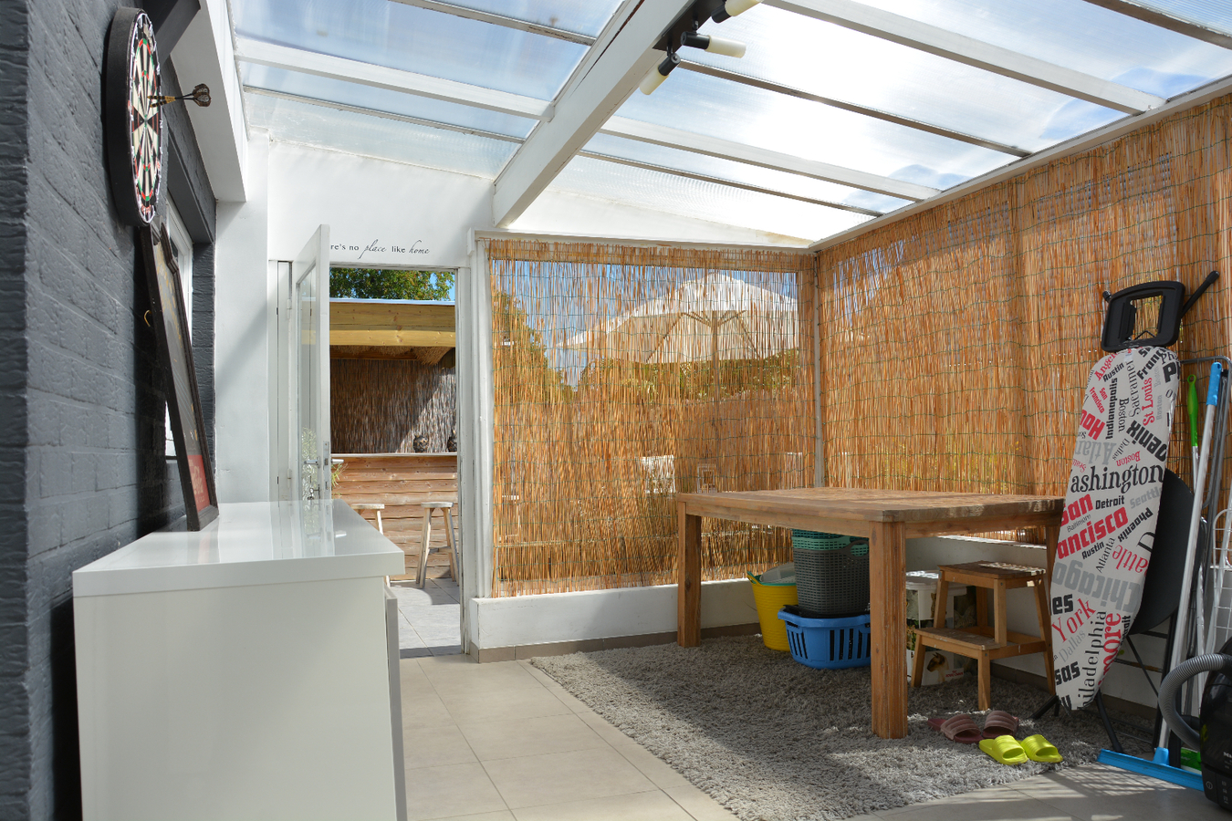 Goed gelegen hoekwoning met gezellige tuin en garage 