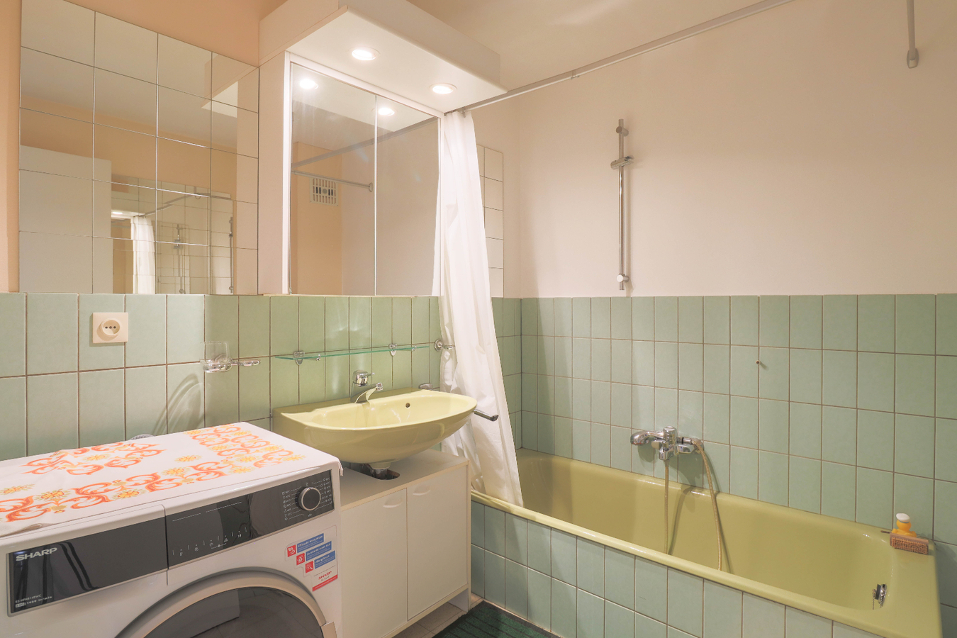 Ruim appartement met 3 slaapkamer en garage in Heule te koop! 