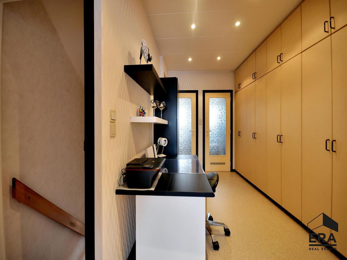 Dé ideale stadswoning. Gelegen in brede, doodlopende straat nabij UZ. 