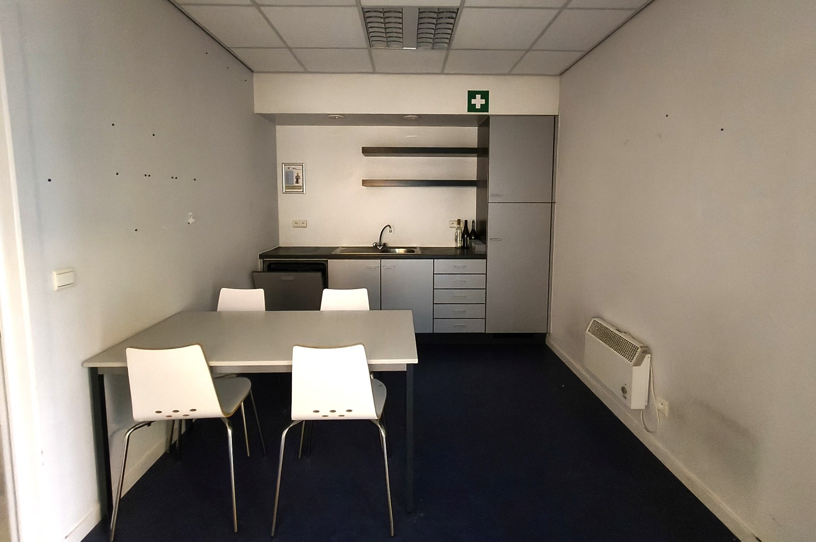 UITSTEKEND GELEGEN HANDELSPAND - MODERN INGERICHT EN INSTAPKLAAR 