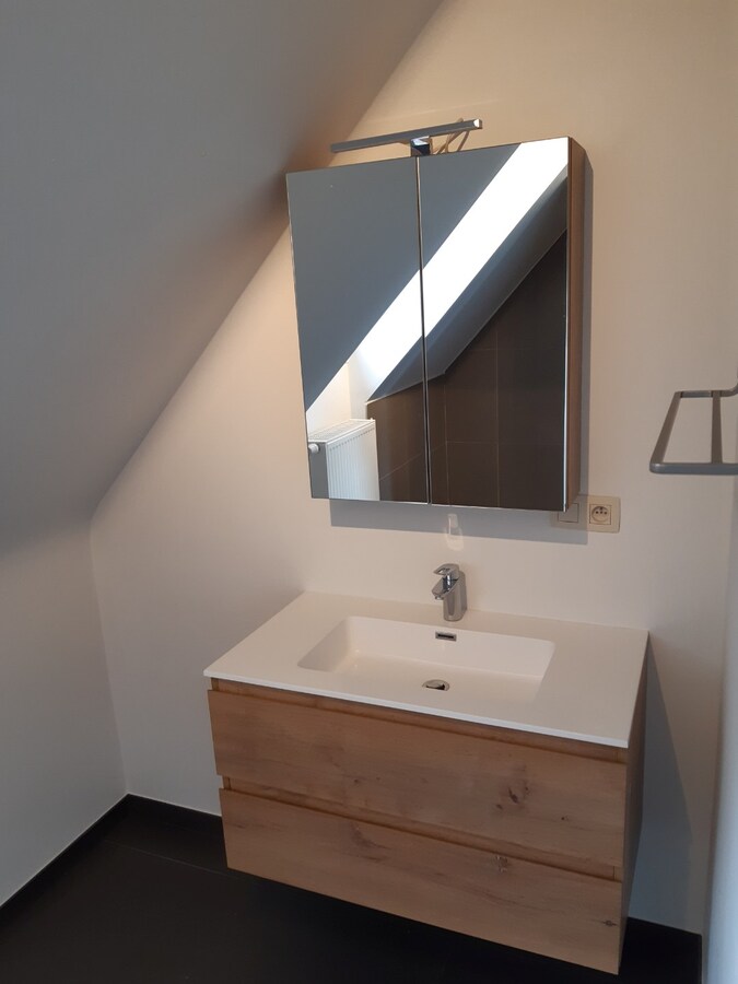 Degelijke, goed gelegen woning. 