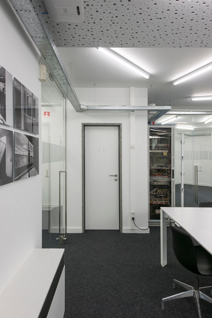 Perfect uitgerust kantoor (22 m²) met parking en alle faciliteiten inclusief, Torhout. 