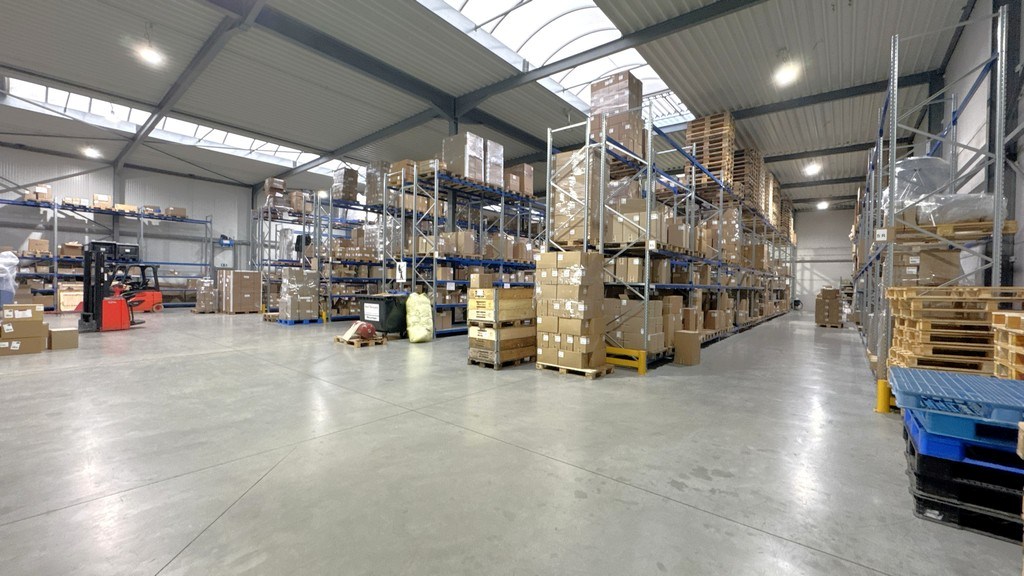 Logistiek bedrijfspand te koop aan A12 in Willebroek