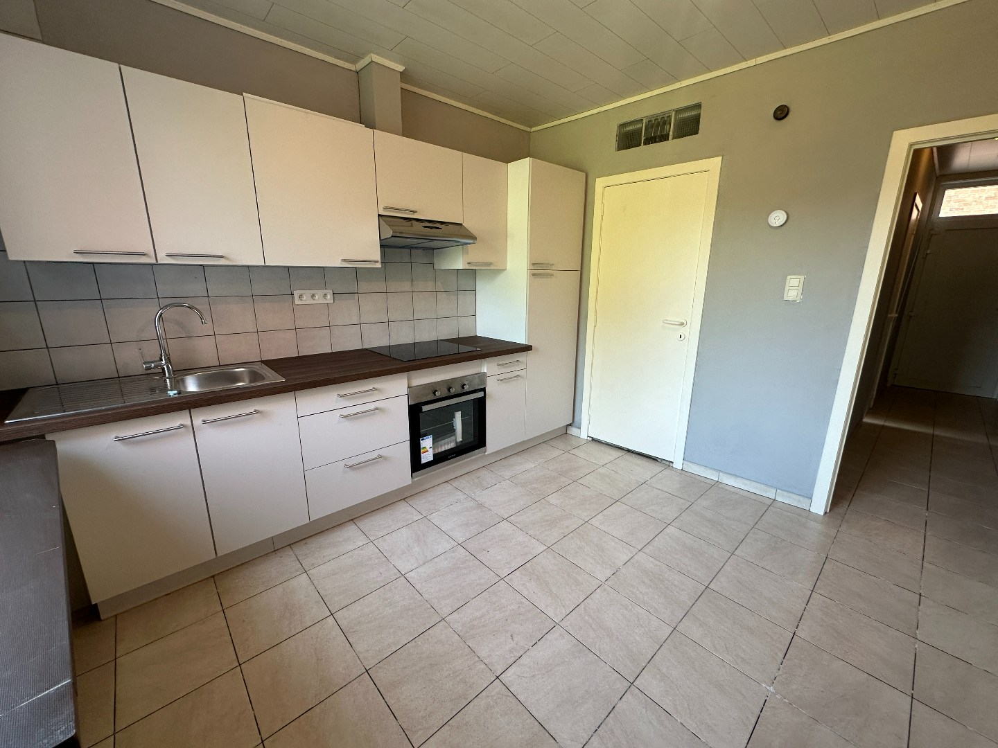 Woning met 3 slpk, terras en tuin, Eernegem 