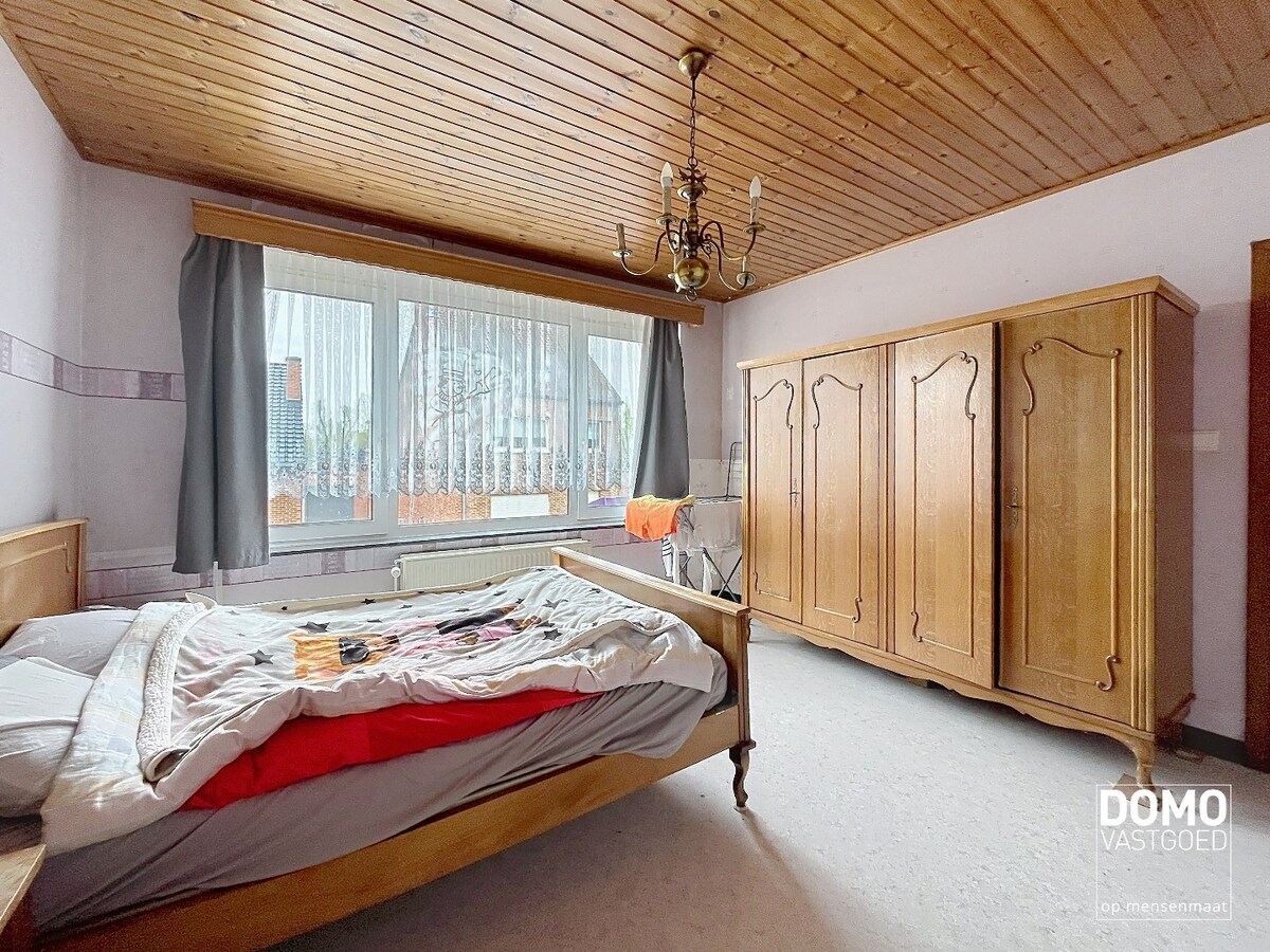 WONING MET TWEE SLAAPKAMERS, INPANDIGE GARAGE OP EEN PERCEEL VAN 5A35CA IN SINT-TRUIDEN 