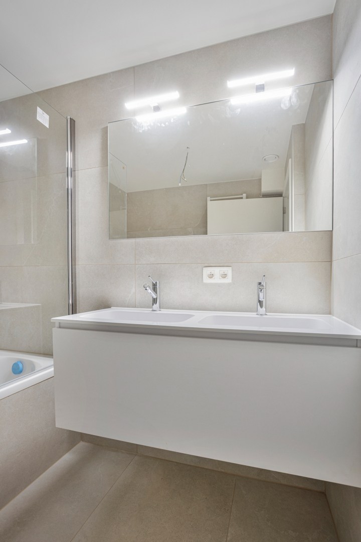 Recent en energiezuinig gelijkvloers appartement met 2 slpk. en tuin in Geel-centrum 