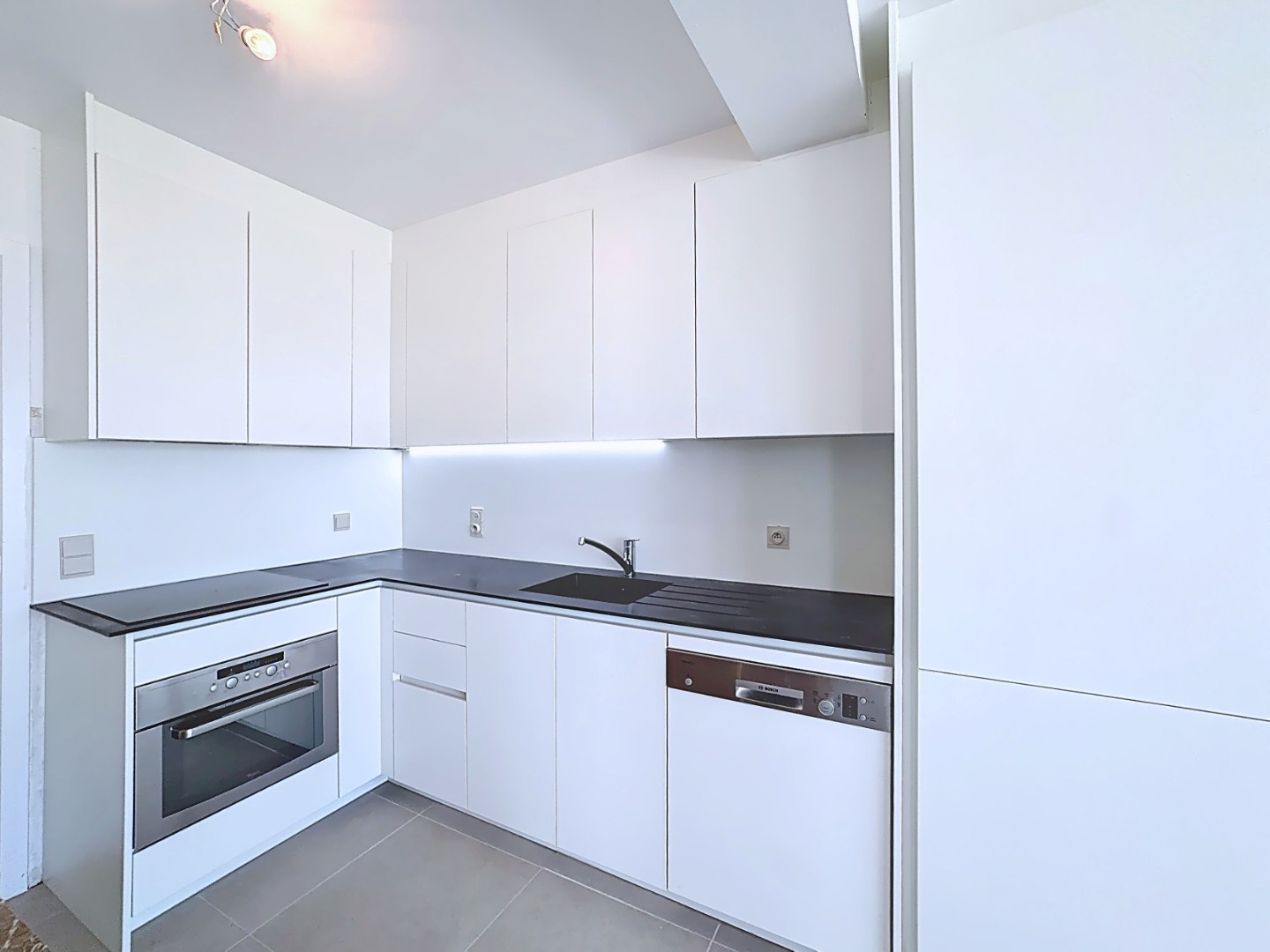 Mooi hoekappartement met FRONTAAL ZEEZICHT 