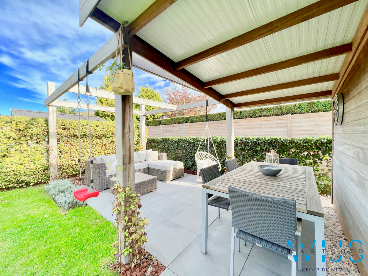 Instapklaar woonhuis in een rustige woonwijk te EEKLO ! 