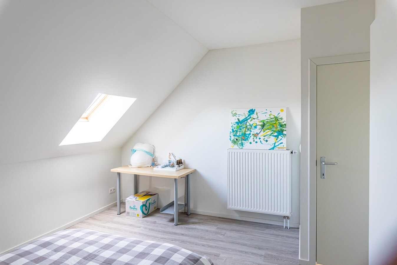 Tof ingerichte gezinwoning met privé-parking 