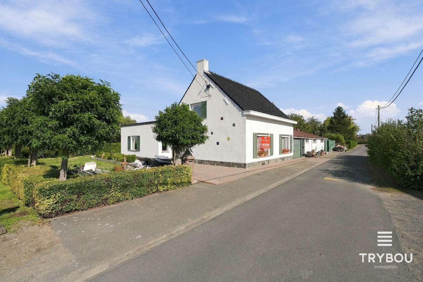 Landelijk gelegen woning met opslagplaats op 3687m² in Merkem! 