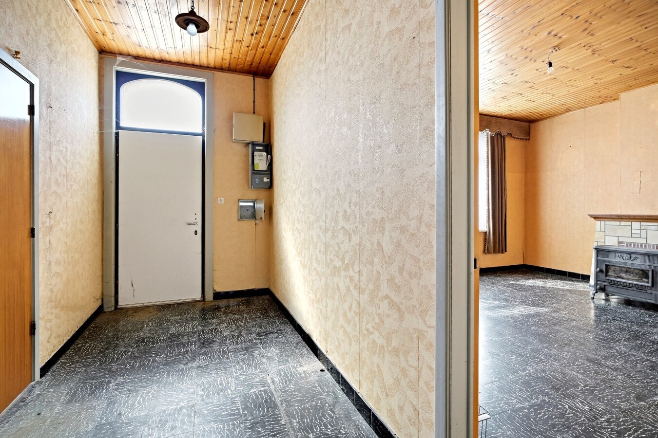 Ruime halfopen bebouwing op een perceel van 1491m² met 7 slaapkamers! 