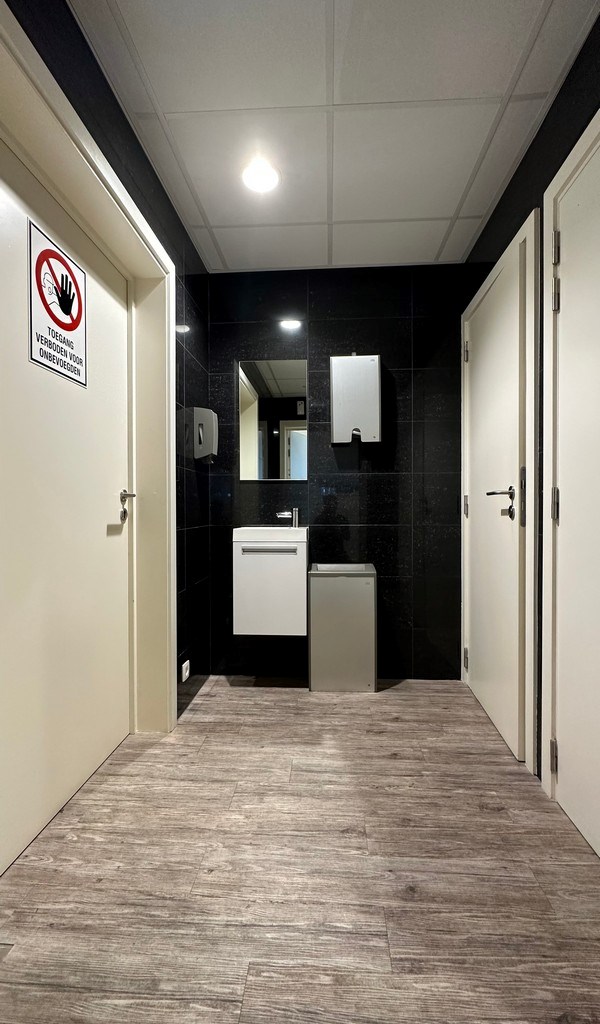 Instapklaar kantoor te huur aan de voorhaven in Gent