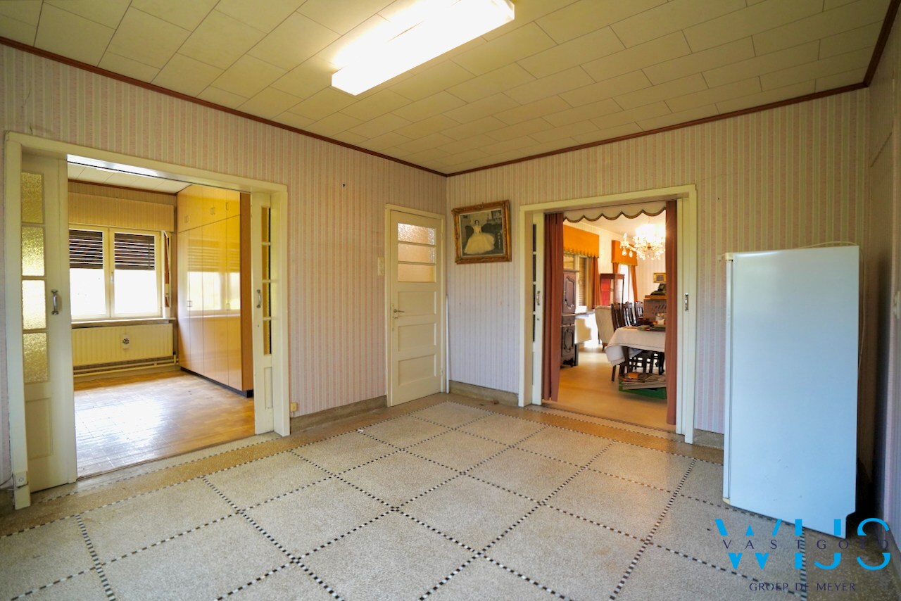 Unieke te renoveren woning op uitzonderlijke eigendom in Drongen! 