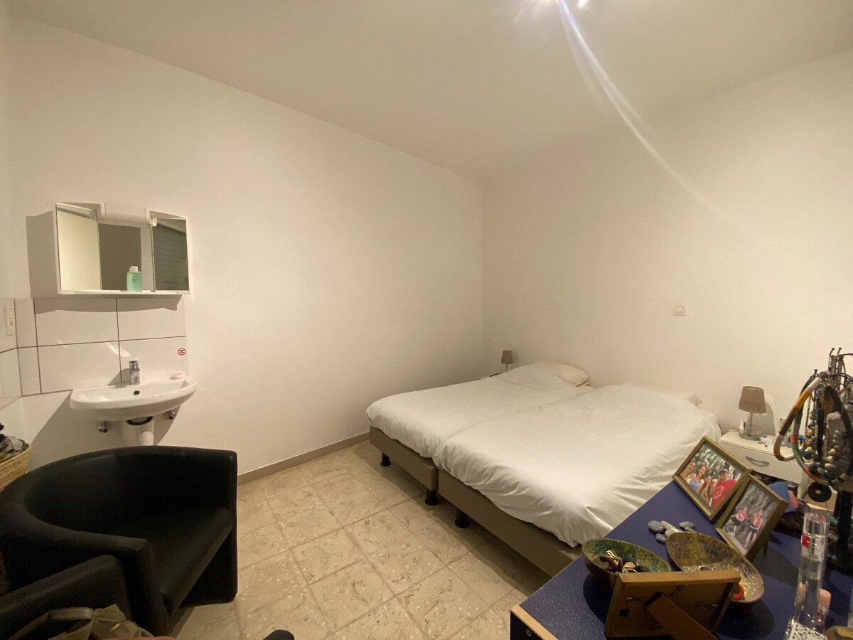 Ruime woning met garage pal in het centrum van Ieper 