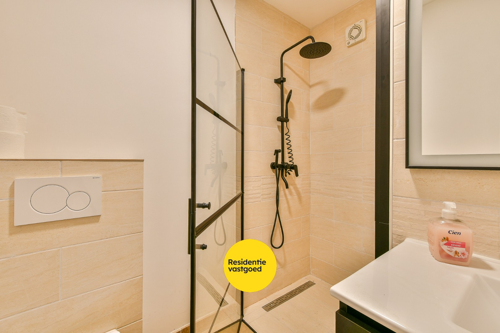 Te huur: gelijkvloers 2-slaapkamerappartement in centrum De Haan! 