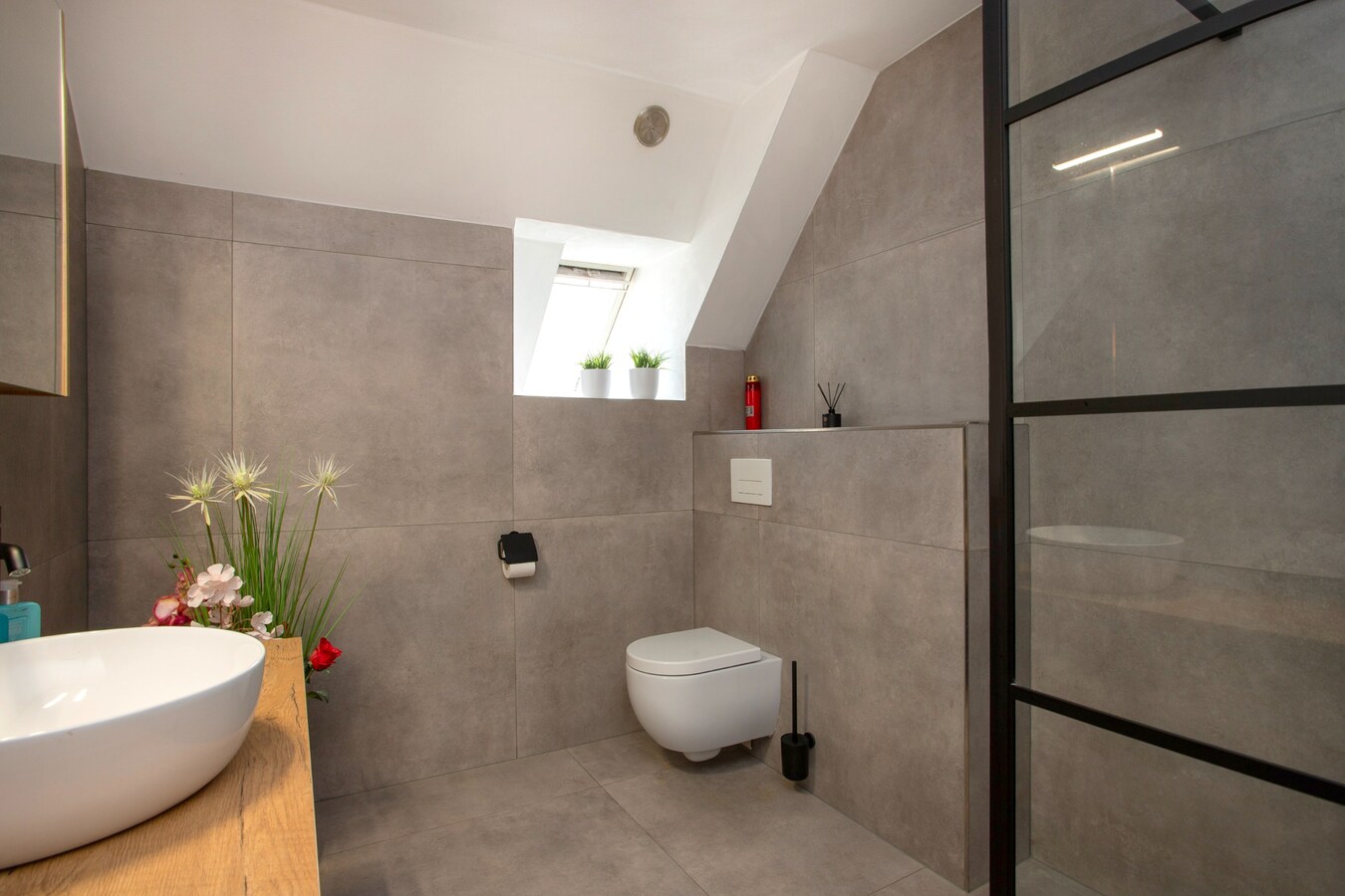 Moderne en instapklare bovenwoning in het hart van Hapert – met dakterras en energielabel A. 