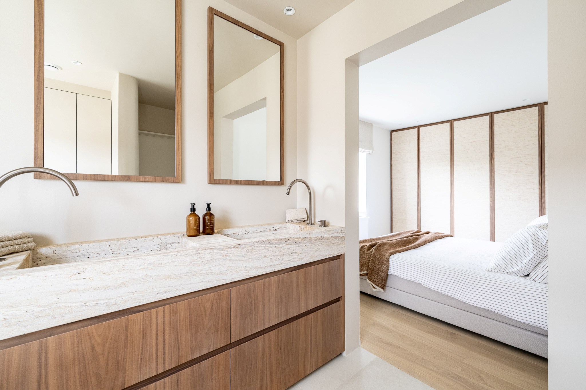 Très luxueuse et charmante villa jumelée rénovée, située à proximité du centre commercial de Knokke. 
