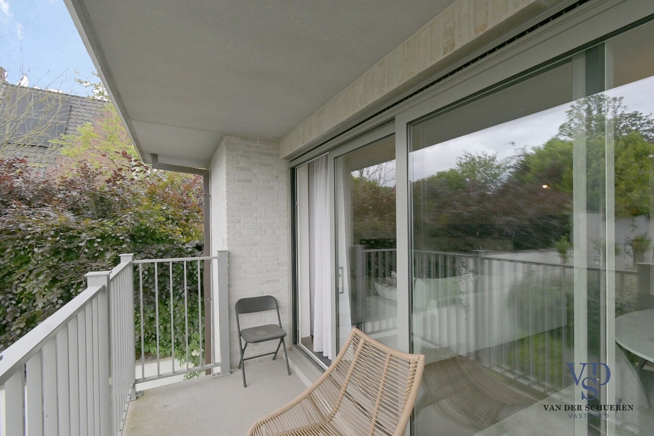 Modern appartement in hartje Dikkelvenne 