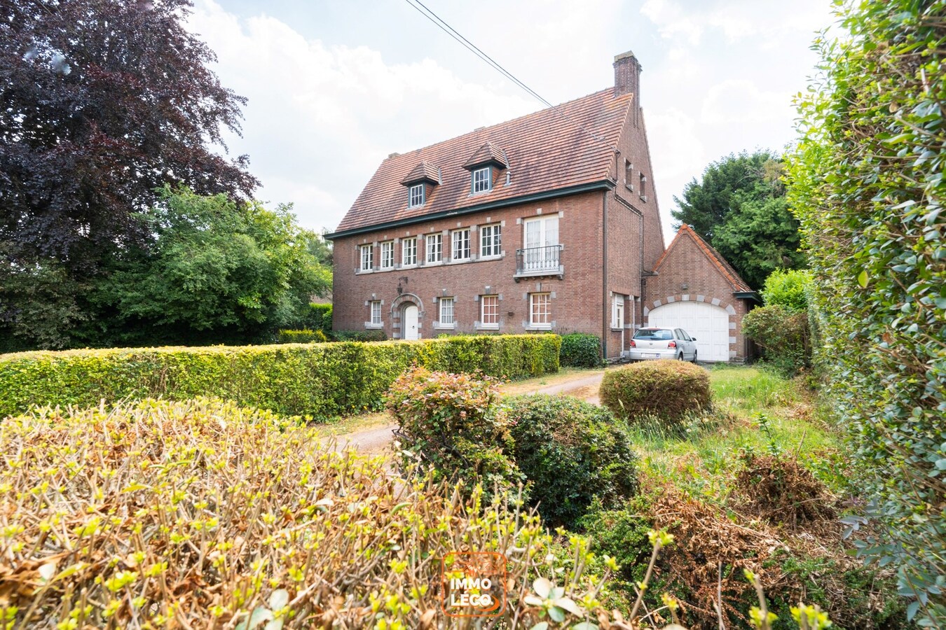 Propriété exceptionnelle érigée sur 1571m³, dans une avenue prisée de Mouscron ! 