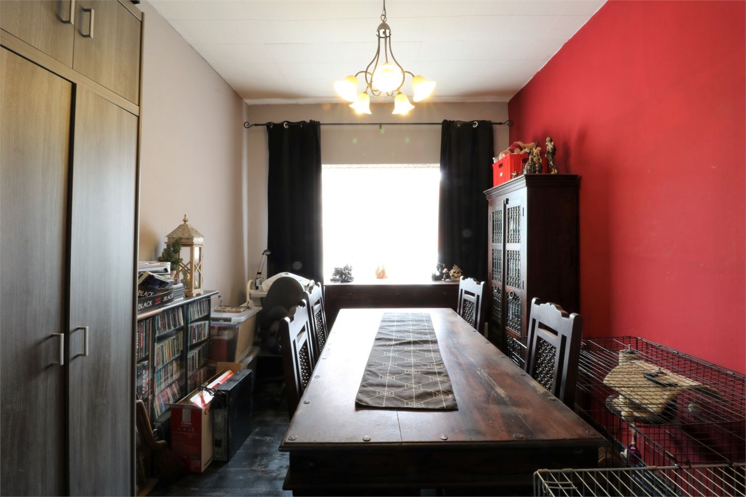 Te renoveren woning met veel mogelijkheden 