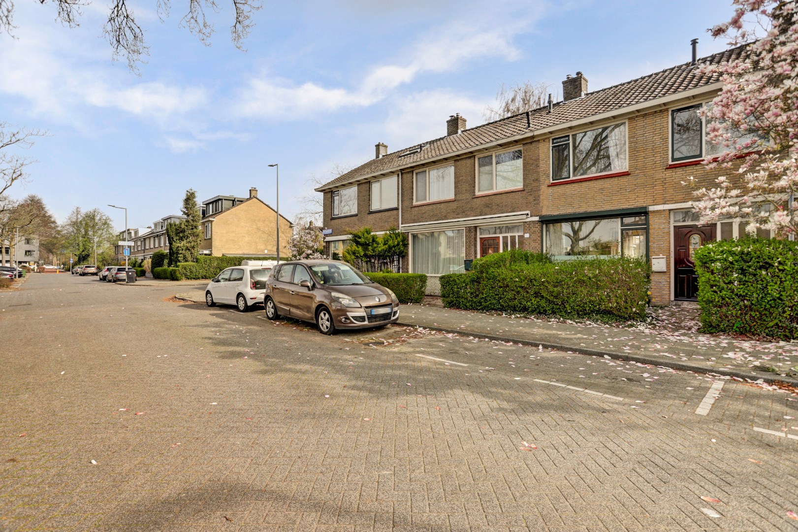 Op zoek naar een ruime 5-kamer woning op eigen grond waar u, uw wensen nog kunt uitvoeren ? 