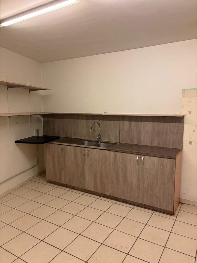 Centraal gelegen handelspand 