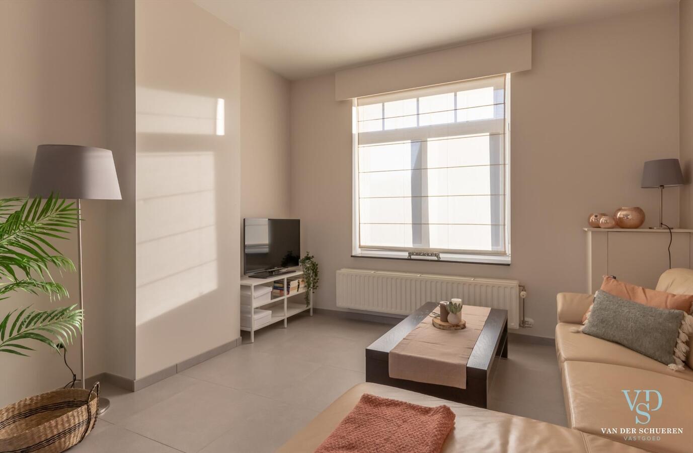 Degelijke, karaktervolle woning met tuintje. UNIEK AANBOD ! 