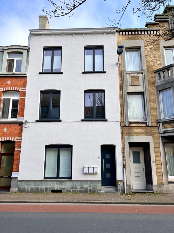 VOLLEDIG GERENOVEERD 1-SLAAPKAMER APPARTEMENT MET TERRAS 