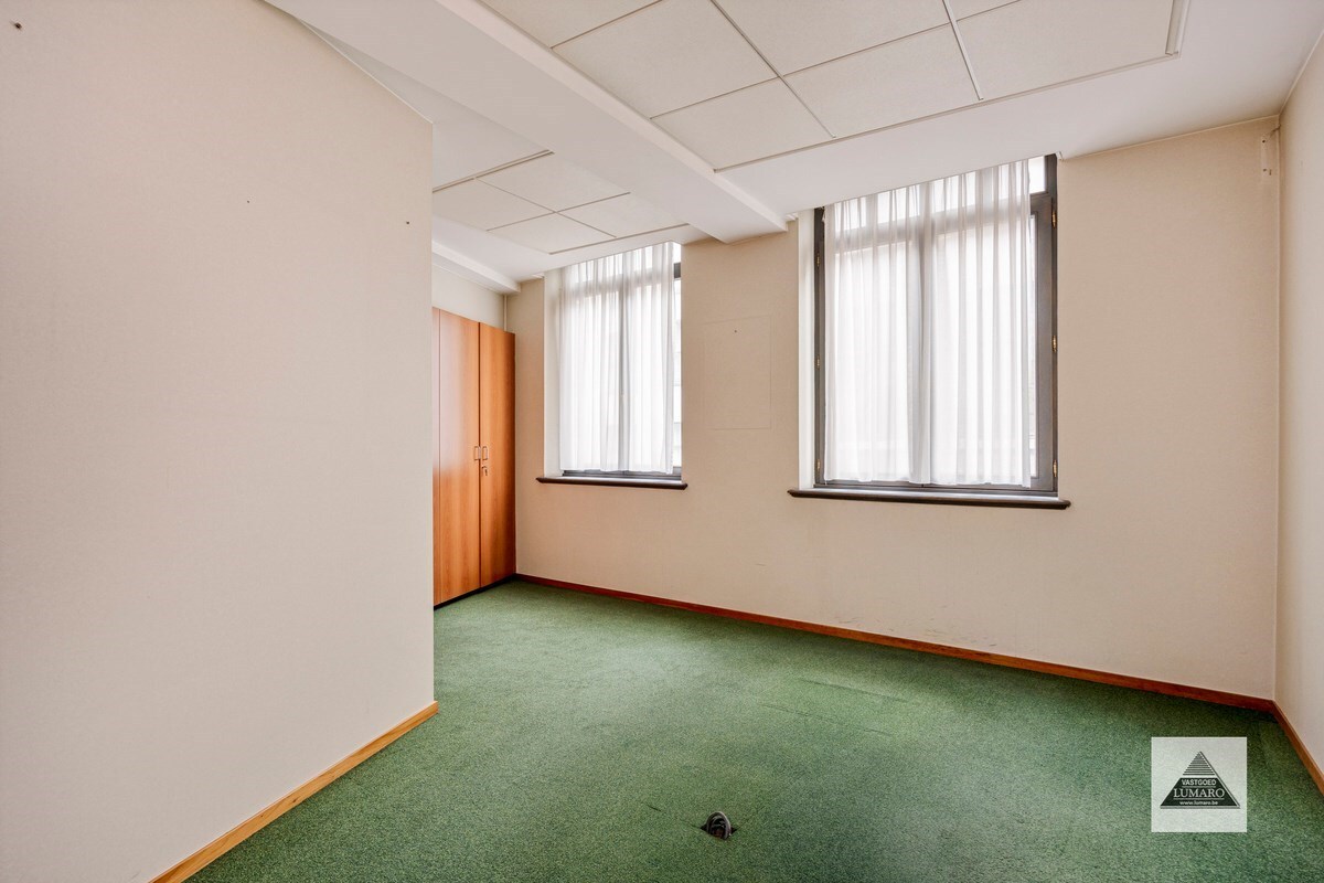 Burgerhuis 'Den Golden Naegel' - aan de Markt - lift - overdekte parking - IN PRIJS VERLAAGD! 