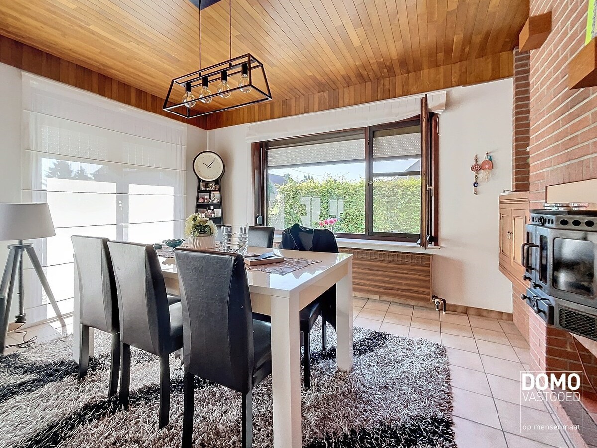 Ruime open bebouwing met tuin en inpandige garage gelegen te Spalbeek. 