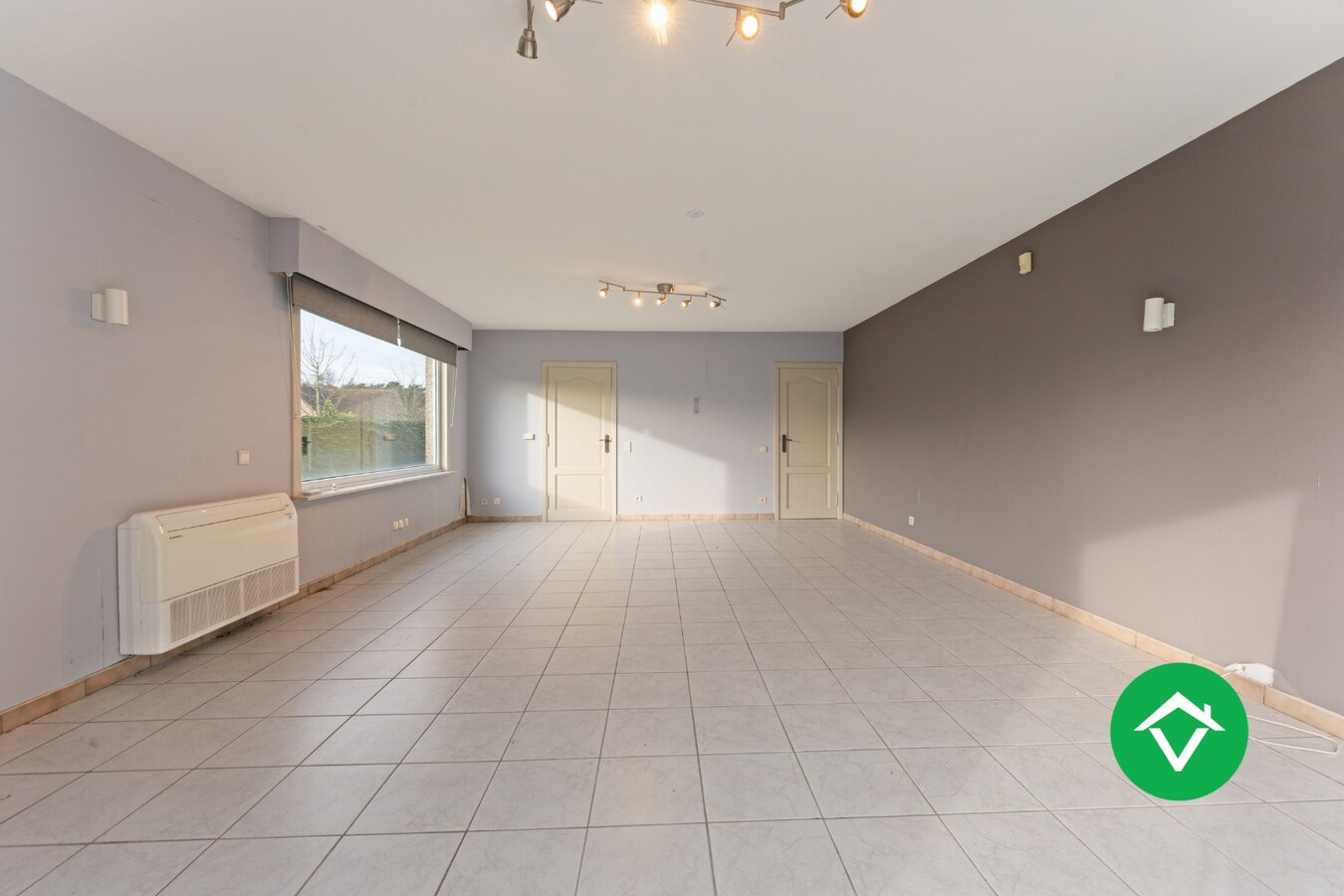 Bedrijfsgebouw met woonst te Ichtegem 