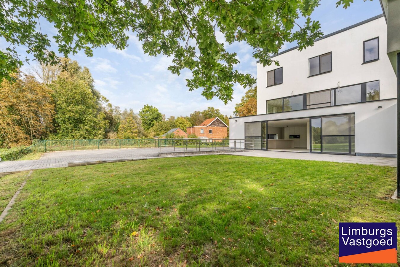 Exclusieve woning met praktijkruimte en zicht op weilanden 