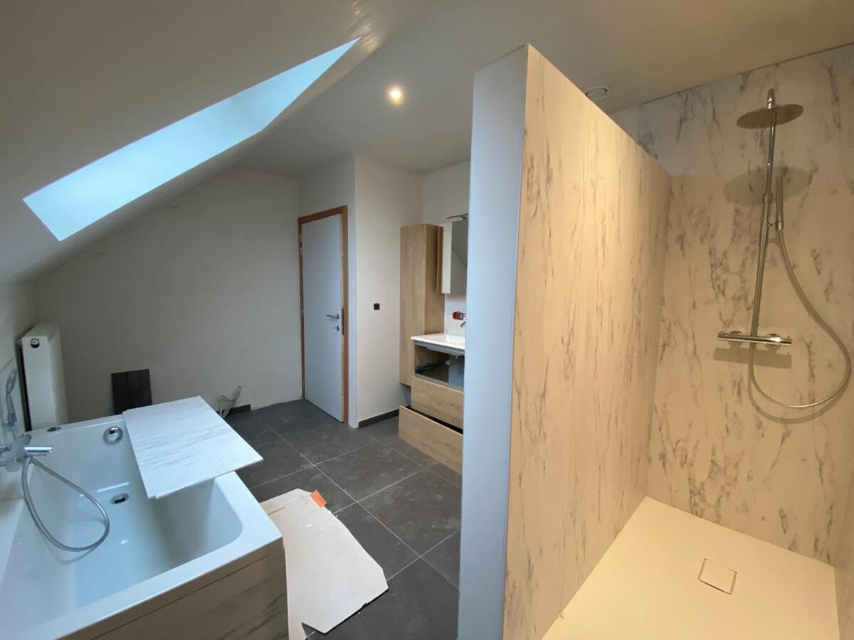 Ruime, energiezuinige nieuwbouwwoning met loods te Brielen 