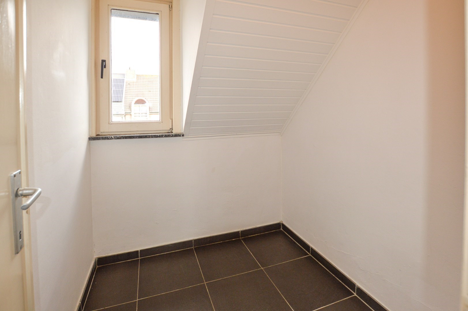 Zeer ruim duplexappartement met 2 slaapkamers te huur te Oostende 