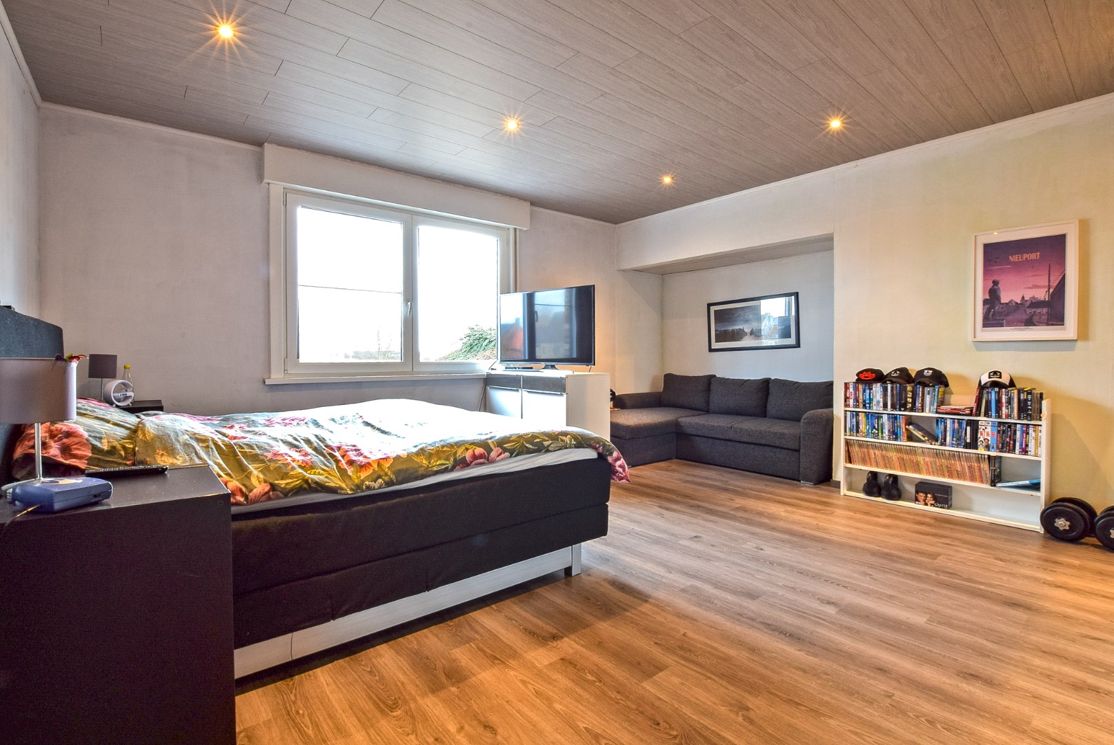 Ruime gezinswoning met garage te Pervijze op 518 m² met prachtige verzichten. 